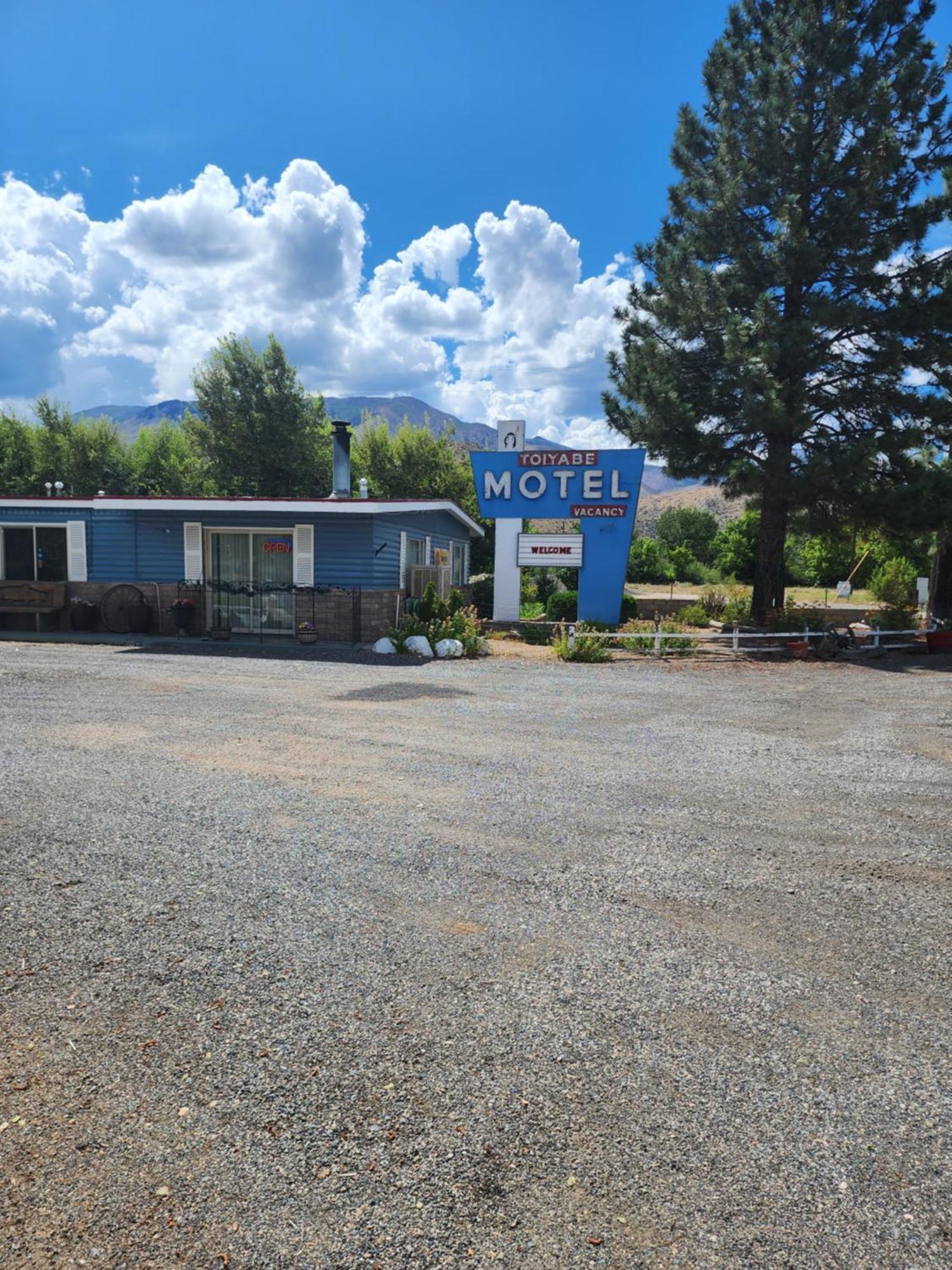 Toiyabe Motel Walker Exteriör bild