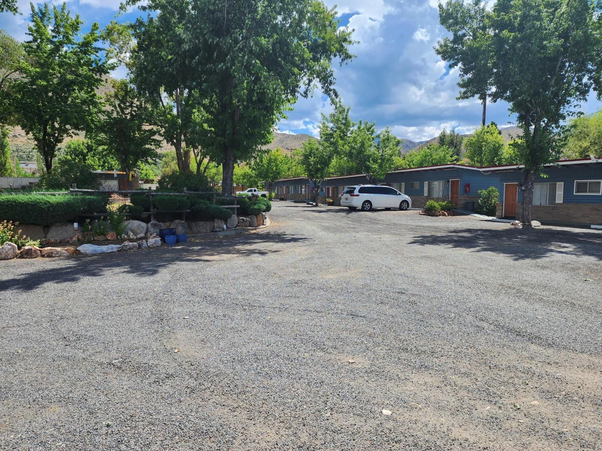 Toiyabe Motel Walker Exteriör bild