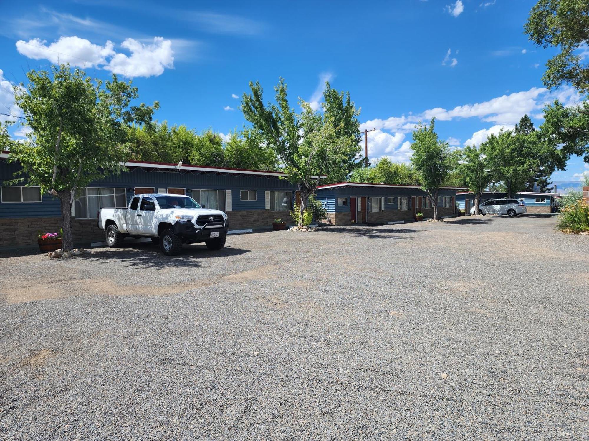 Toiyabe Motel Walker Exteriör bild