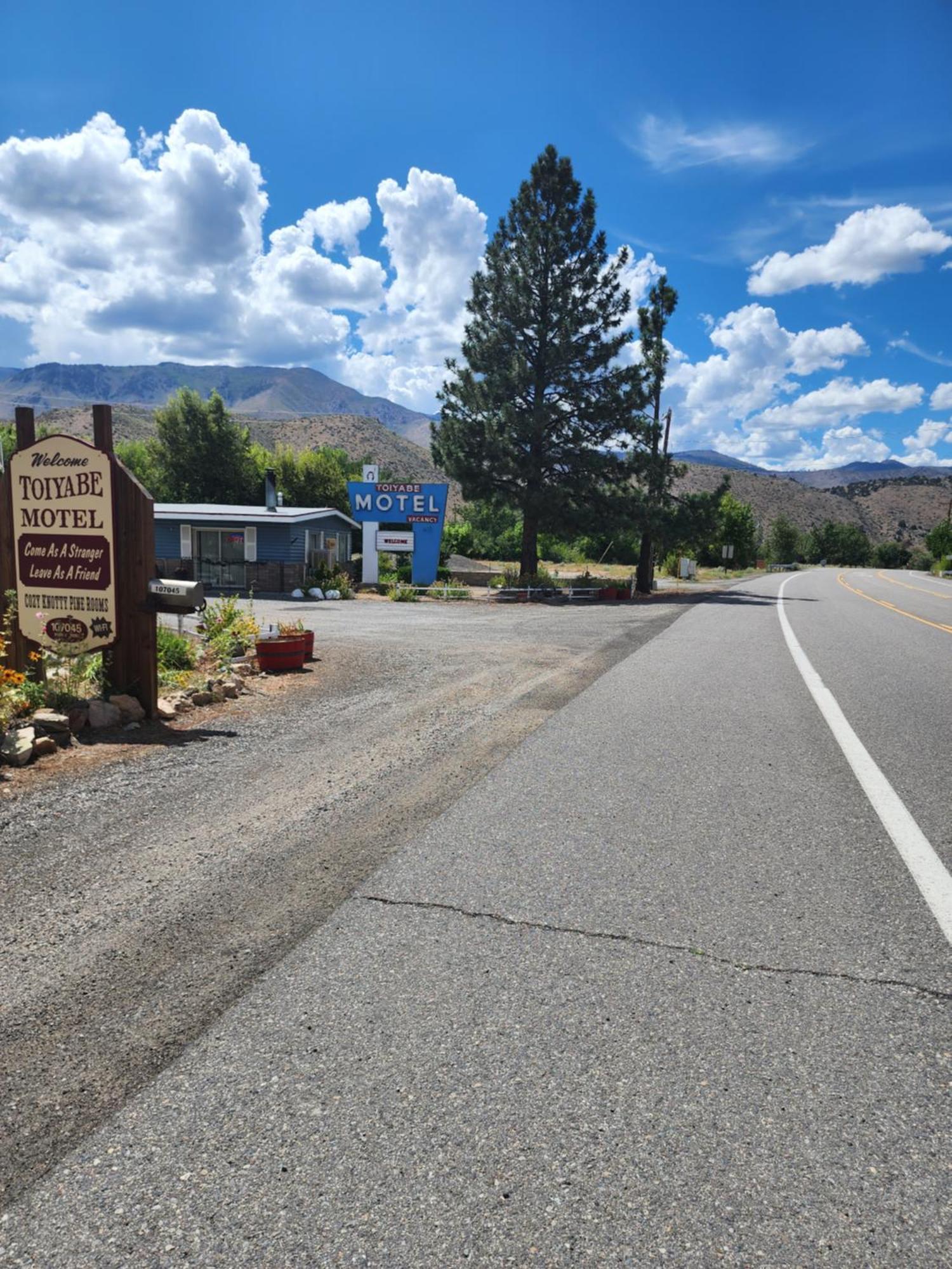 Toiyabe Motel Walker Exteriör bild