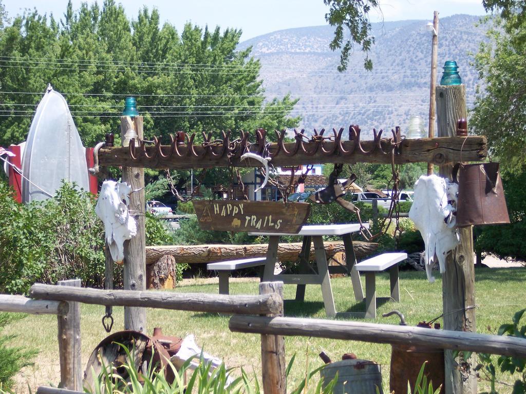 Toiyabe Motel Walker Exteriör bild